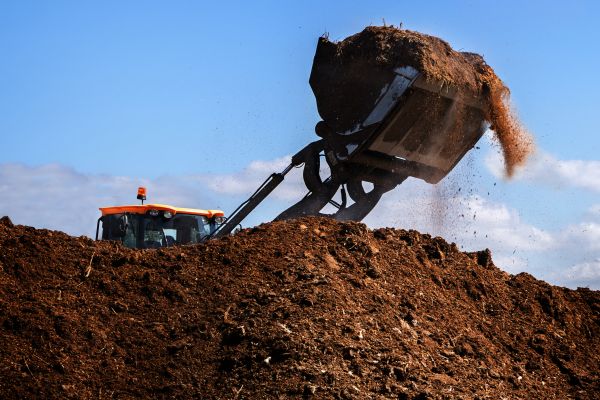 Dirt Spreading in Valparaiso